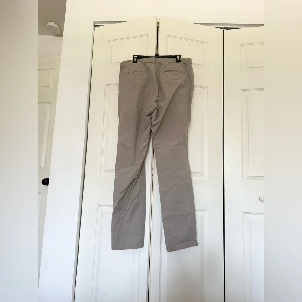 Vineyard Vines Performance On-The-Go Pants Khaki Slacks Business Size 36 x 34